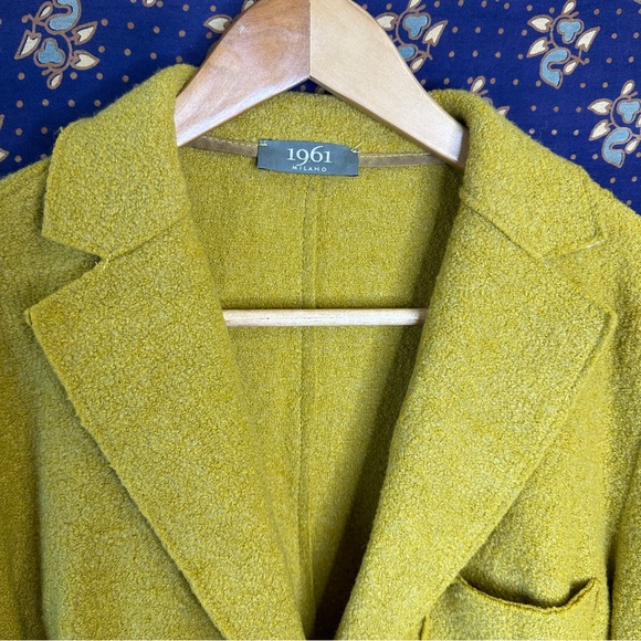 Mustard yellow blazer - Picture 5 of 9